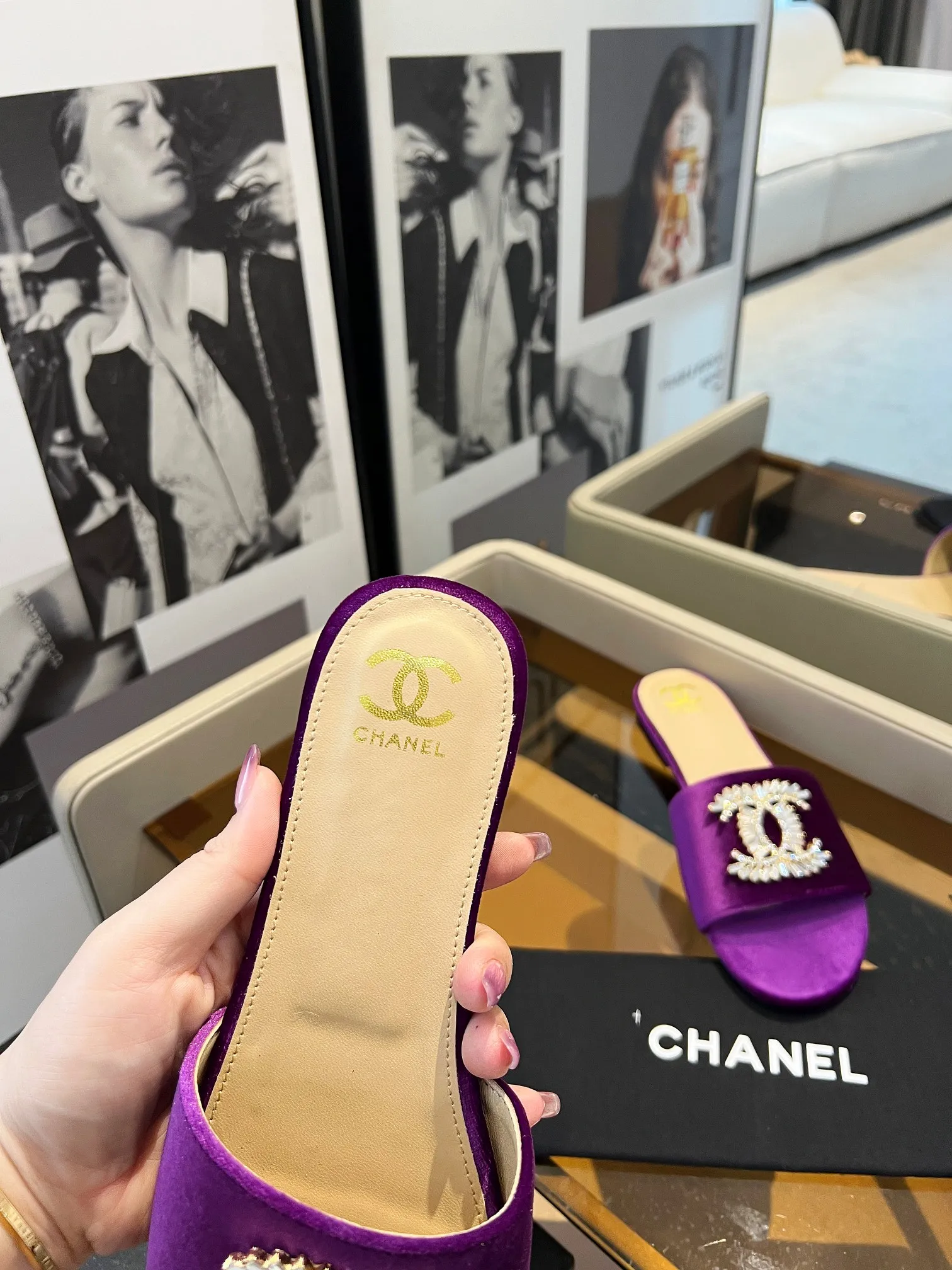 👟👟Ex-factory price 340👟👟 Genuine leather bottom +40 🎉🎉🎉Chanel Xiaoxiang C family sandals series official website synchronization, classic and elegant, casual wear 🌹🌹🌹🌹Original logo~Select imported cowhide and C family custom fabrics, multiple colors for the goddess to choose! ❤️❤️❤️❤️ Code number: 36~40 (customized 35 41 42 43 44 cannot be returned or exchanged)